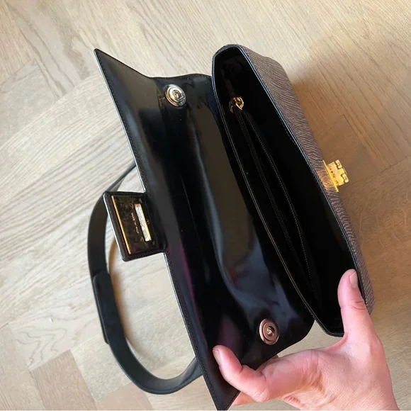 Ferragamo leather shoulder bag - Picture 5 of 6